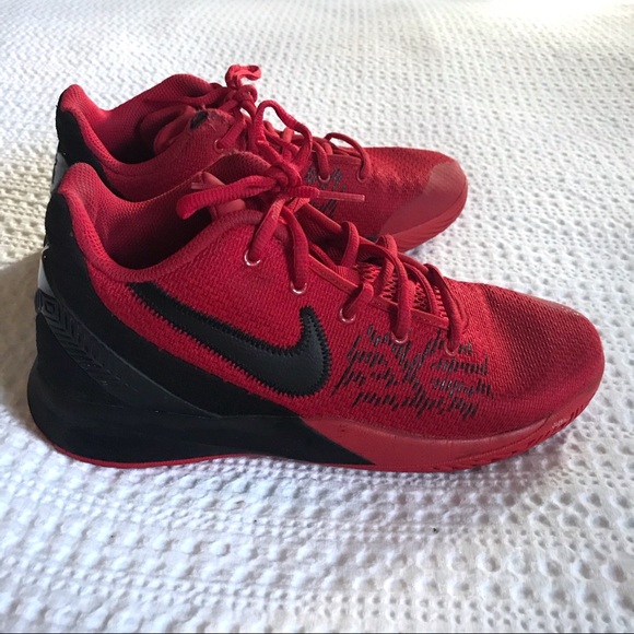 men's kyrie flytrap ii basketball shoe